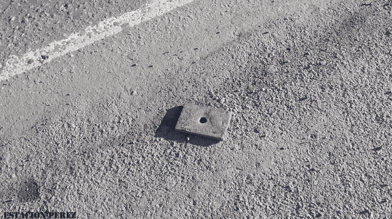 La 'planchuela' desprendida del puente.