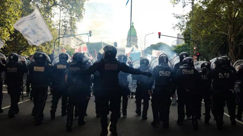 Protesta en el Congreso durante el tratamiento de la ley de glaciares.