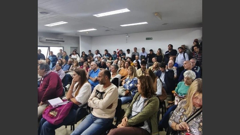 Ahorristas reunidos ayer en Santa Fe