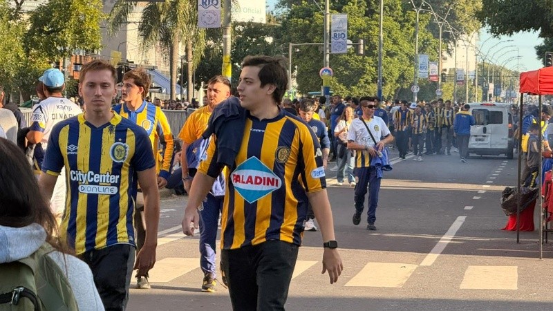 Los hinchas en la previa del duelo copero (Rosario3).