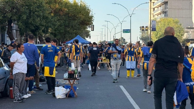 Los hinchas llegan al Gigante (Rosario3).
