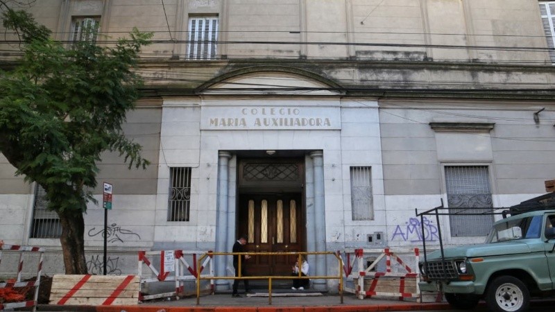 La escuela está situada en San Juan al 1600.