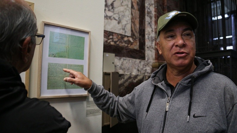 Claudino Chamorro y su carta (Alan Monzón/Rosario3)