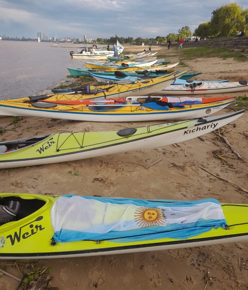 Unas 100 embarcaciones formaron parte de la caravana por el río (Rosario3).&nbsp;