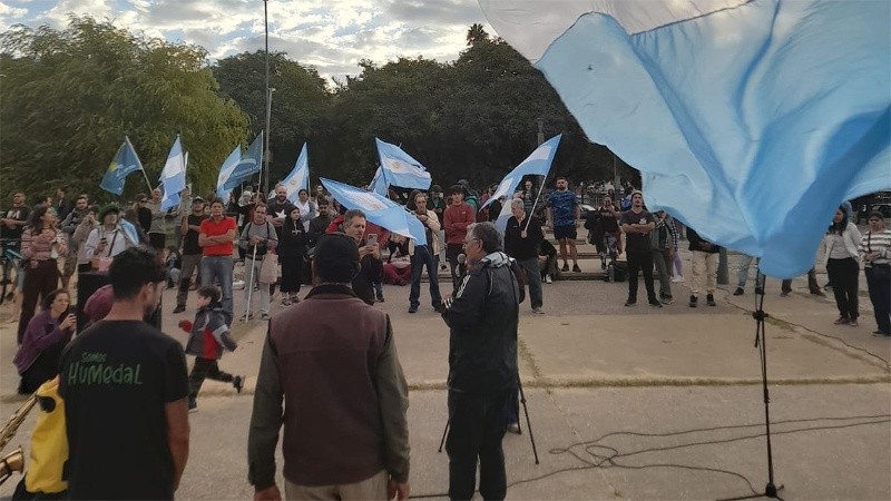 En el acto central se expresaron los argumentos que sostienen la movilización (Rosario3).