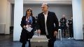 Orbán, uno de los aliados de Milei, vota este domingo.