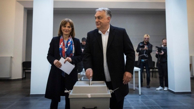 Orbán, uno de los aliados de Milei, al votar este domingo.