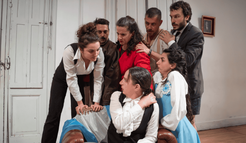 El elenco de la obra 'Perfume patria' (Crédito. Sol Casanovas)