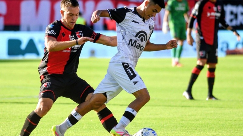 El volante Luca Regiardo, titular y capitán. (Fotobaires)