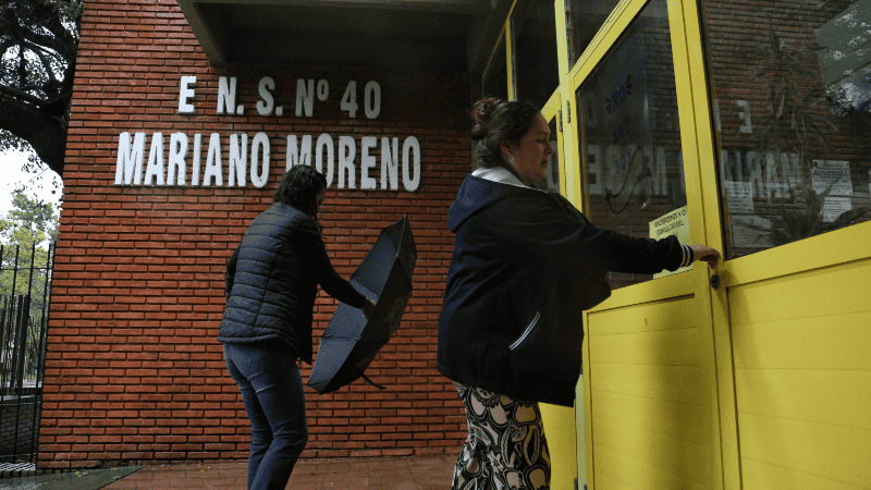 &nbsp;La comunidad educativa sancristobalense busca, de a poco, volver a la normalidad. (Foto: Alan Monzón, enviado especial, desde San Cristóbal / Rosario3)