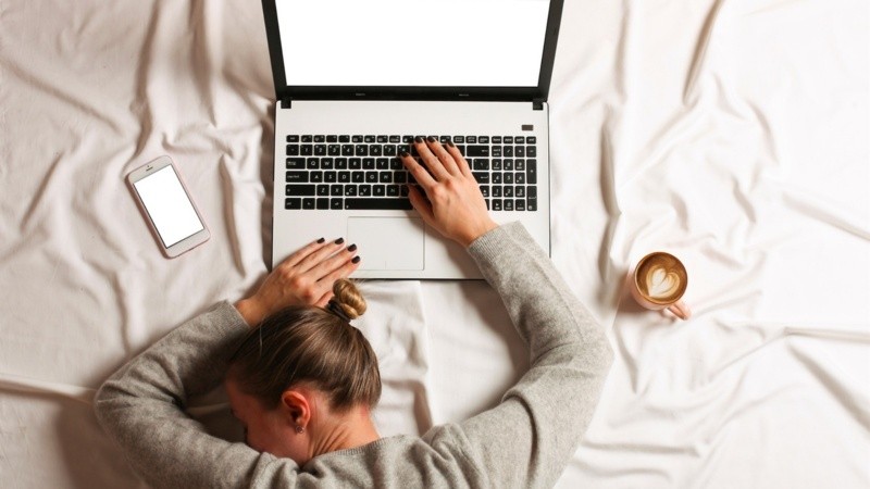 Comprender cómo afecta al organismo es el primer paso para cuidar la salud en un contexto donde el descanso, muchas veces, queda en segundo plano.