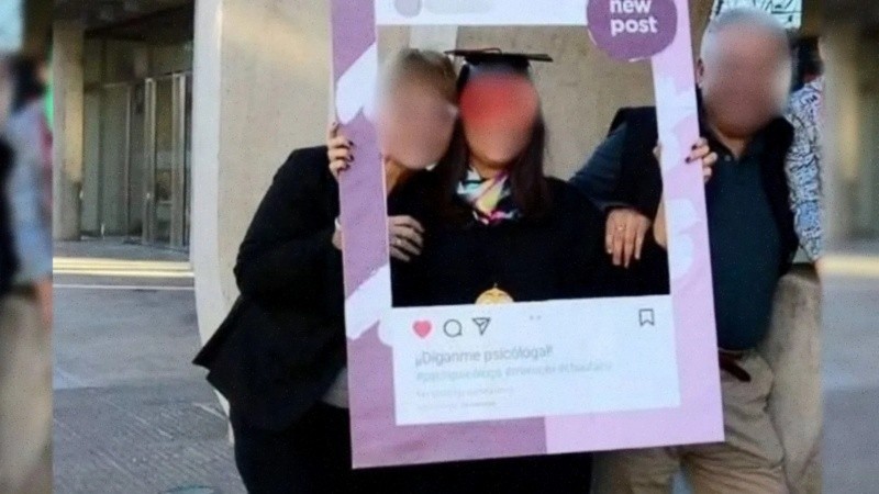 Montaje. La imputada simuló haberse recibido. Foto: Aire de Santa Fe.