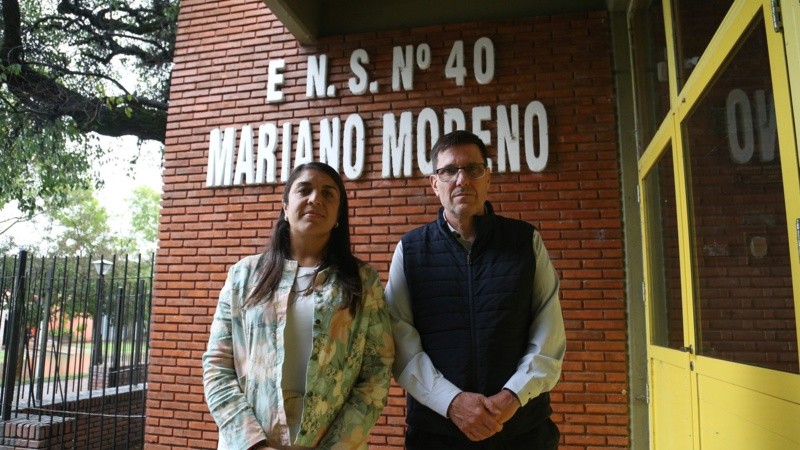 El ministro Goity y la secretaria Gallo Ambrosis en la escuela 40 de San Cristóbal.
