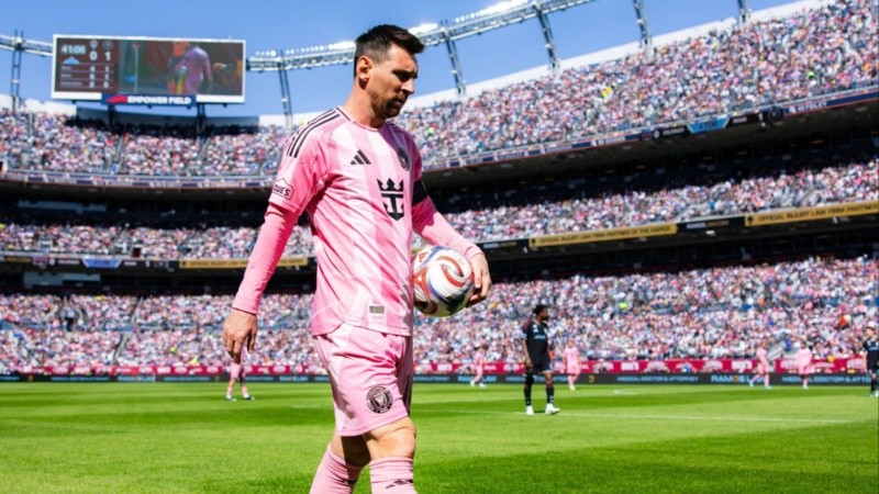Messi, el dueño de la pelota en Miami (EFE).
