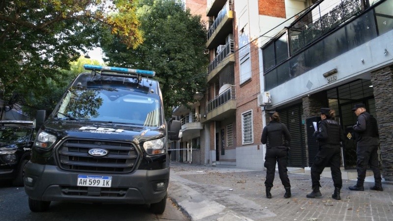 El operativo en 3 de Febrero al 2400, donde ocurrió el femicidio de Sophia Civarelli. (Foto: Alan Monzón)