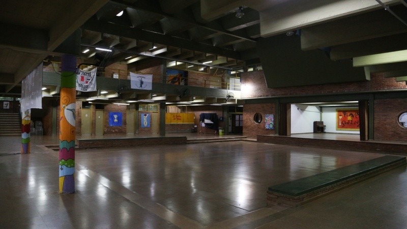 El patio interno donde se produjo el tiroteo y los pastores rezaron junto al cura (Alan Monzón/Rosario3).