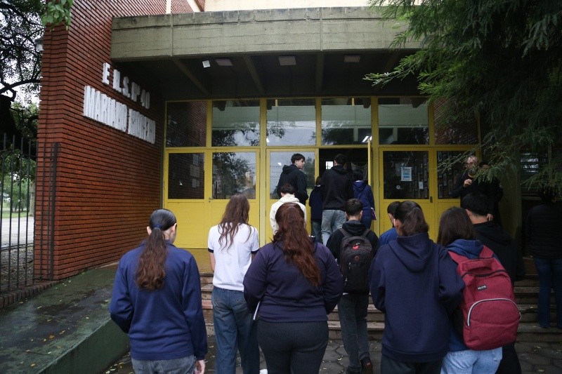 El jueves 16 volvió el primer grupo a la escuela (Alan Monzón/Rosario3).