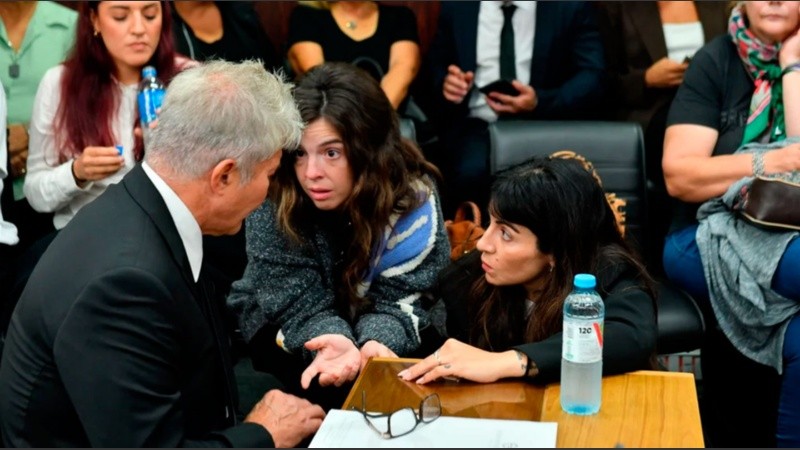 Dalma y Giannina Maradona durante el juicio por la muerte de su padre.