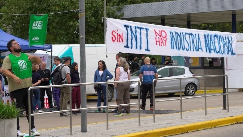 El Gobierno presiona a las autoridades del Inti para que profundicen los recortes y despidan a 1.400 trabajadores.
