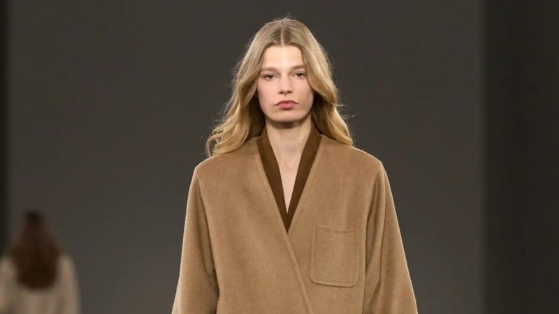 Rutinas más cortas, maquillaje liviano y una estética que celebra lo real.