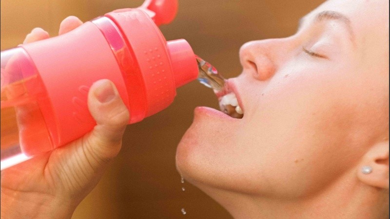 Consejos y recomendaciones para beber agua en salud.