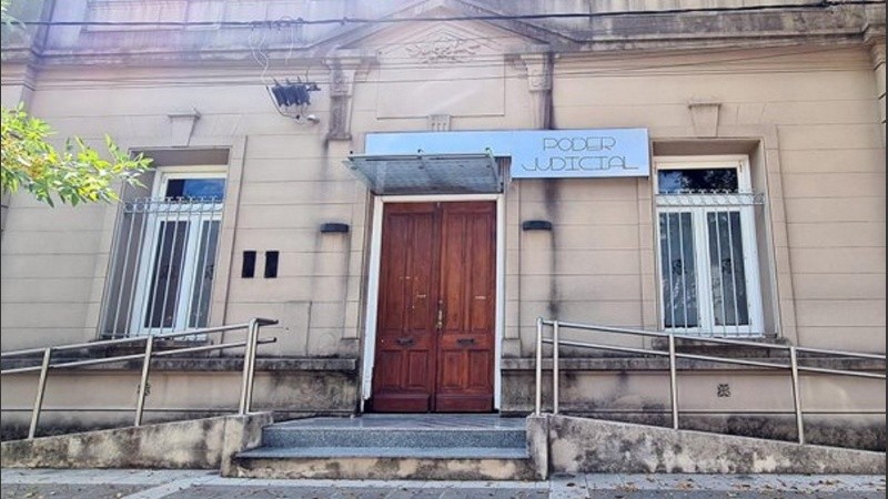 Fachada de los tribunales de la localidad de Esperanza.