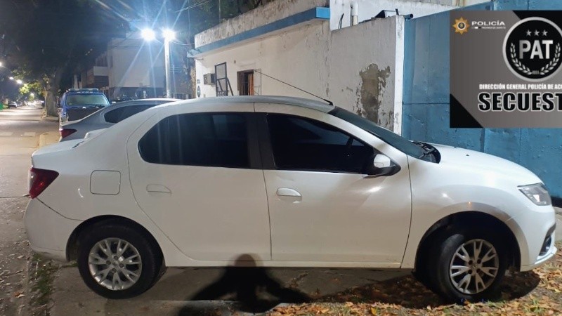 &nbsp;El auto en el que encontraron a la pareja armada. 