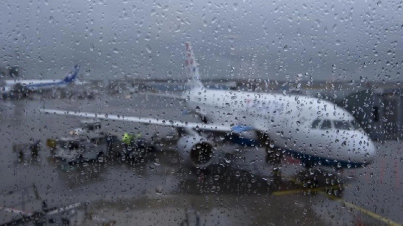 El Gobierno flexibilizó la prestación de información climática para vuelos en medio del conflicto con el SMN.