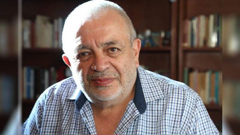 Retamoso publicó numerosos libros de crítica y ensayo, ocho poemarios y tres novelas.