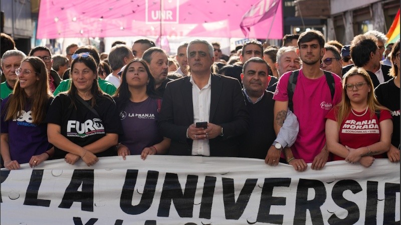 El rector de la UNR dijo que el 60 por ciento de los docentes del país gana menos de 600 mil pesos.