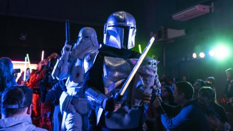 Una imagen del desfile Cosplay del Star Wars Days de 2024 en el CC Cine Lumiére (Municipalidad de Rosario)