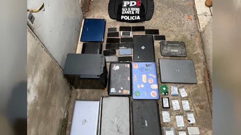 &nbsp;Dispositivos electrónicos incautados en José María Rosa al 1200, en Rosario.