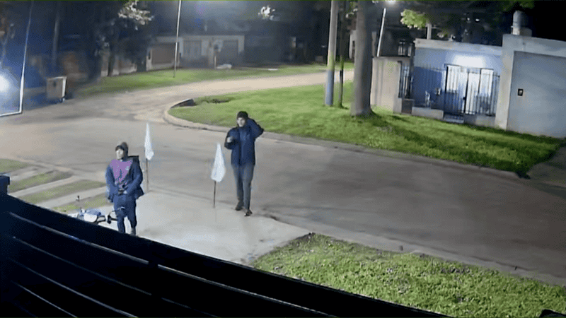 Los delincuentes quedaron filmados.
