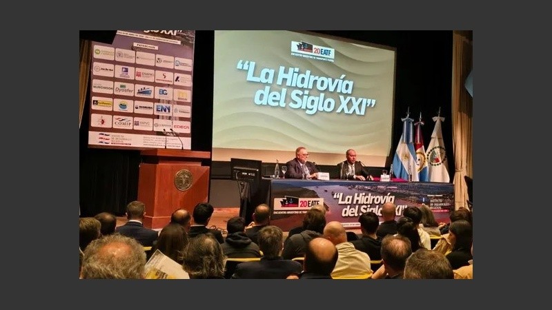 Juan Venesia (IDR) en un mano a mano con Iñaki Arreseygor, el funcionario a cargo de la licitación de la hidrovía