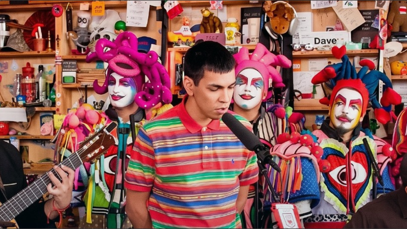 Su disco La vida era más corta recupera sonidos tradicionales y los adapta a una estética contemporánea.