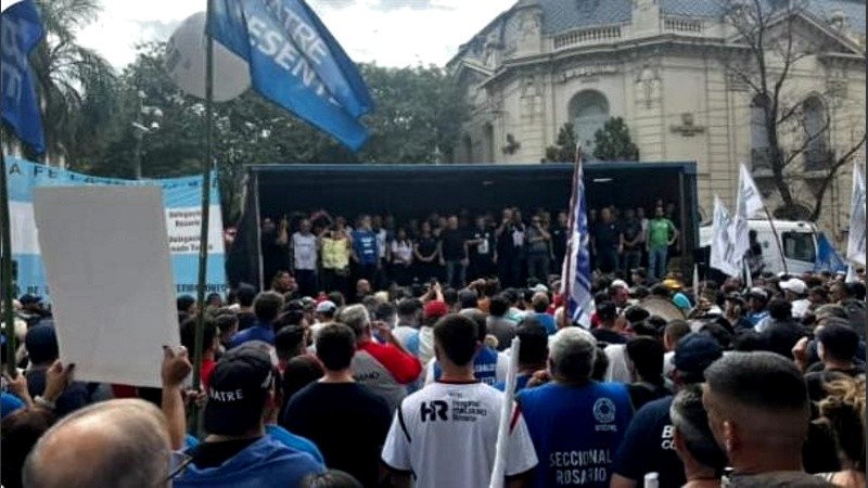 Hoy en el centro rosarino se realiza una movilización por trabajo.