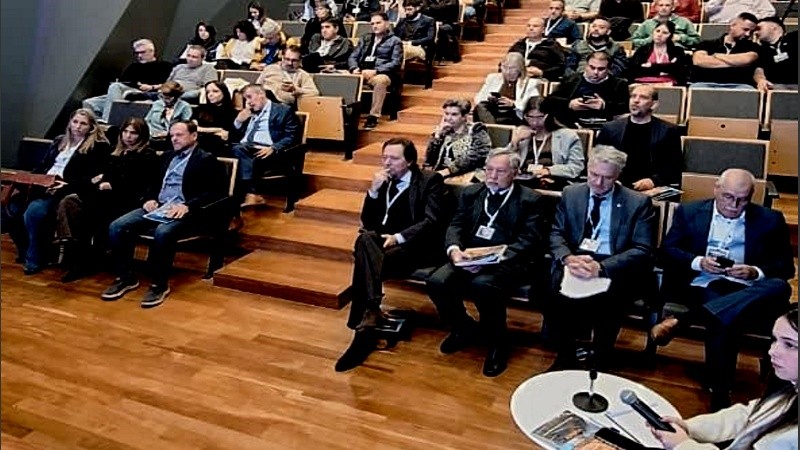 La apertura estuvo a cargo de Sergio Aladio, Secretario General del Sindicato de Camioneros de Santa Fe.