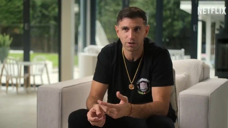 Aparecen familiares, amigos y figuras del fútbol como Lionel Messi, Lionel Scaloni y Miguel Ángel 