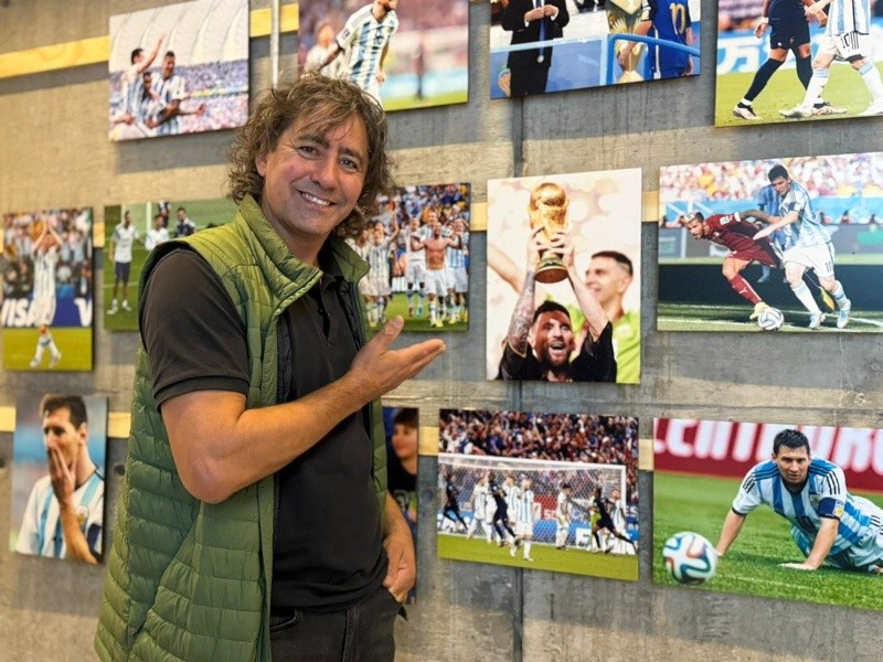 &nbsp;Gustavo Ortiz y su envidiable colección de fotos de Messi