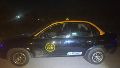 El taxi en el que escaparon los delincuentes.