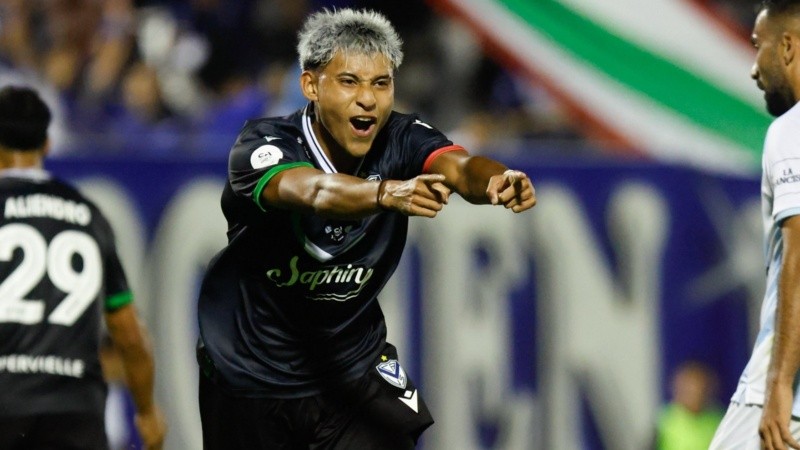 Vélez le ganó a Gimnasia y Tiro de Salta por 2 a 0. Fotobaires