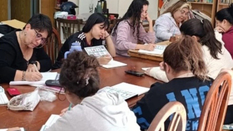&nbsp;Taller de manicuría, otra forma de compartir saberes (Ig. Alfabetización Santa Fe).