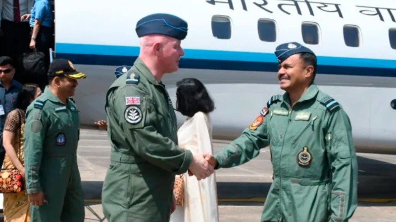 El jefe de la Fuerza Aérea británica ratificó que la defensa de Malvinas es “innegociable