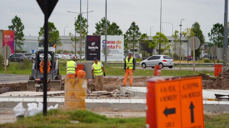 El nuevo acceso al aeropuerto cuenta con una rotonda ampliada y una calle de ingreso de 20 metros de ancho.&nbsp;