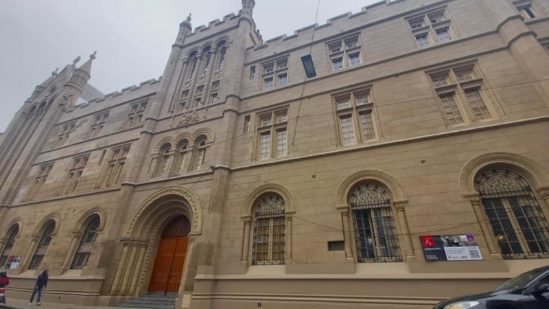 La facultad de Humanidades y Artes (UNR).