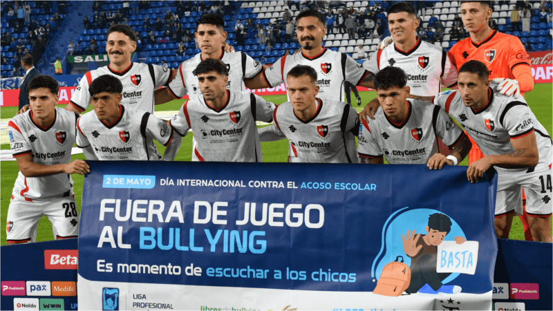 Los once titulares de Newell's que salieron a jugar este lunes ante Vélez en Liniers.