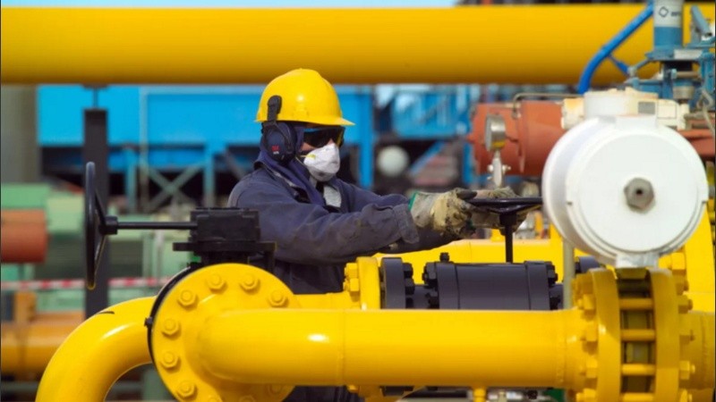 Las principales distribuidoras de gas determinaron límites a la venta de GNC en estaciones de servicio con el fin de mantener la presión en los gasoductos.