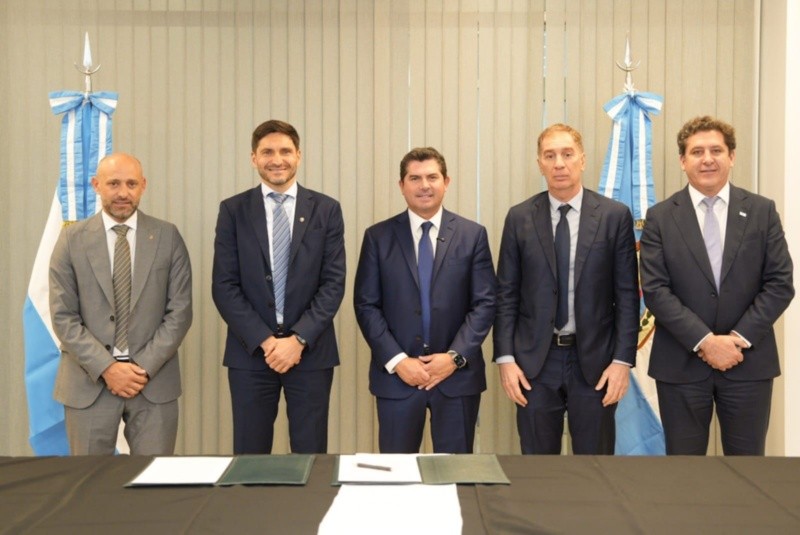 Pullaro junto a Cornejo, Santilli y el resto de la comitiva en San Jua.&nbsp;