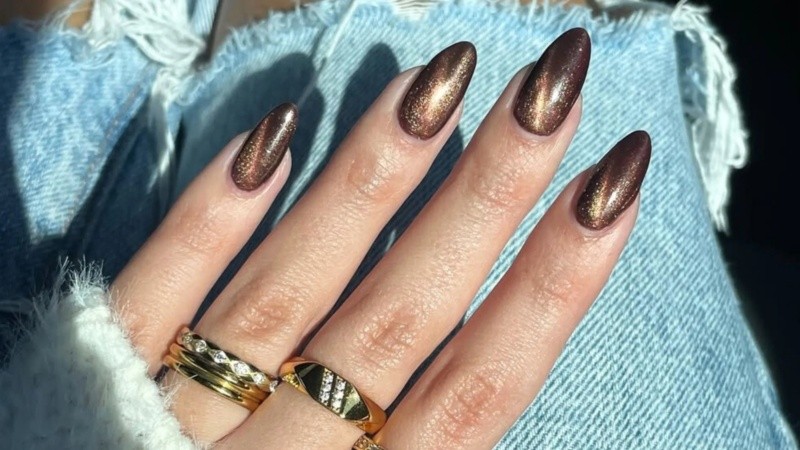 Las “chocolate nails” lograron convertirse en el detalle perfecto para acompañar el cambio de estación.