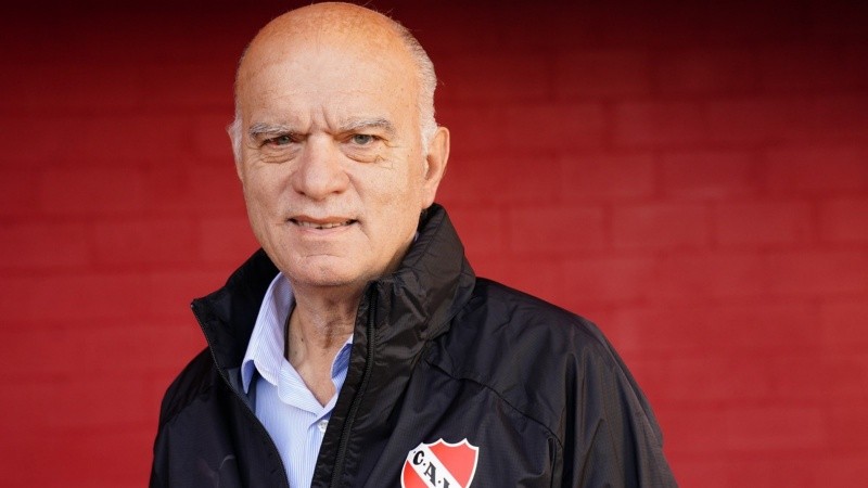 “Ojalá el domingo podamos hablar de fútbol y no de decisiones polémicas”, disparó el dirigente.